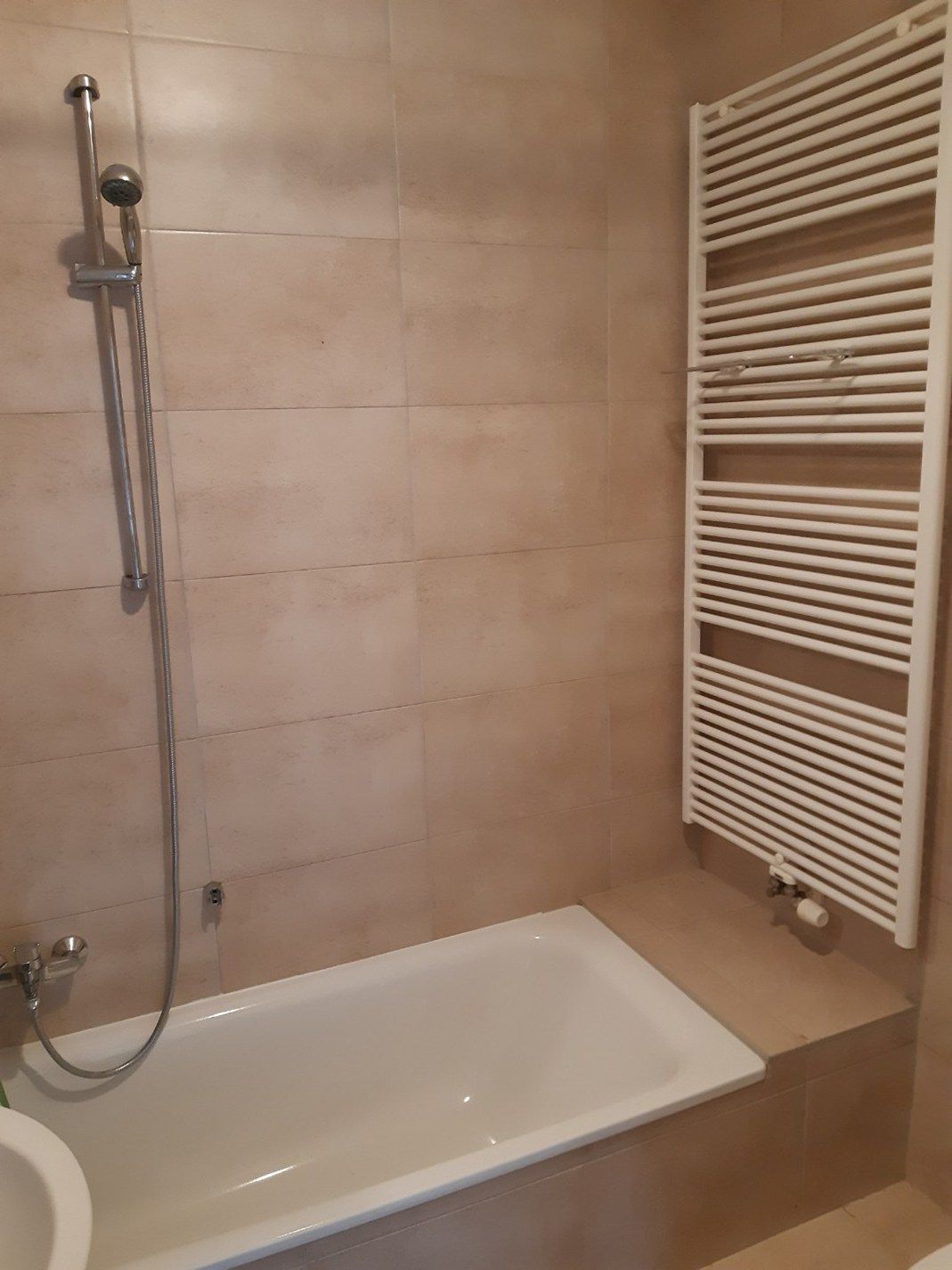 Eigentijds appartement met  autostaanplaats. Geen vaste kosten. foto 8