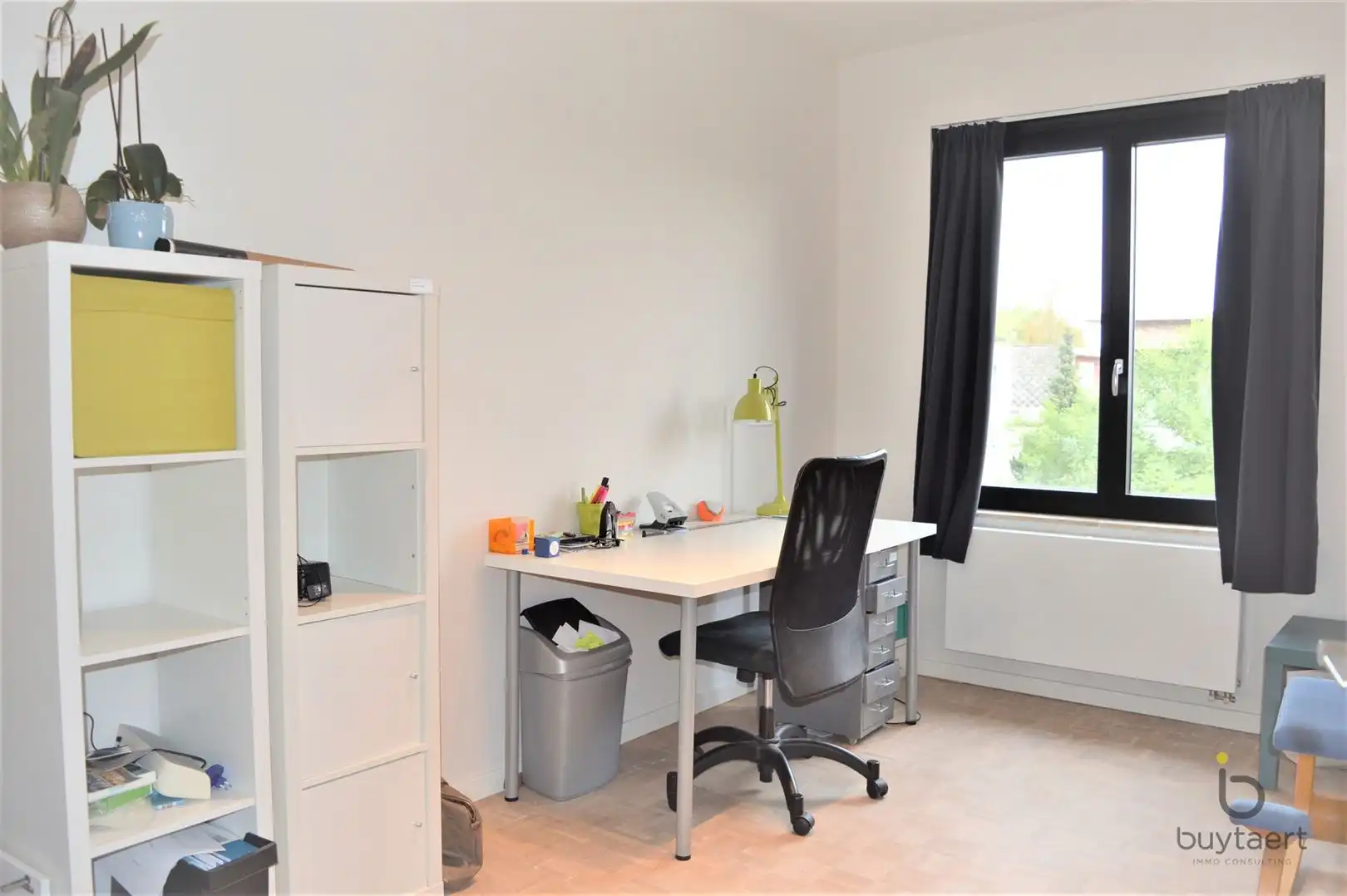 Instapklaar drie slaapkamer appartement met terras in een rustige wijk dicht bij invalswegen. foto 11