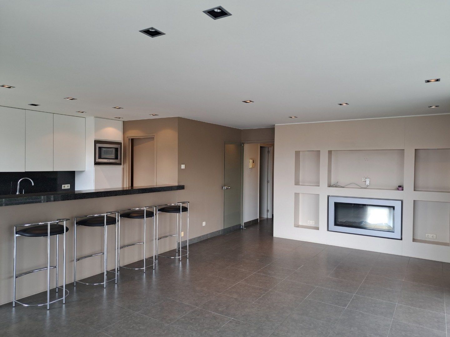 RUIM VERZORGD  HOEKAPPARTEMENT IN VILLA RESIDENTIE OP WANDELAFSTAND VAN HET STRAND  foto 2