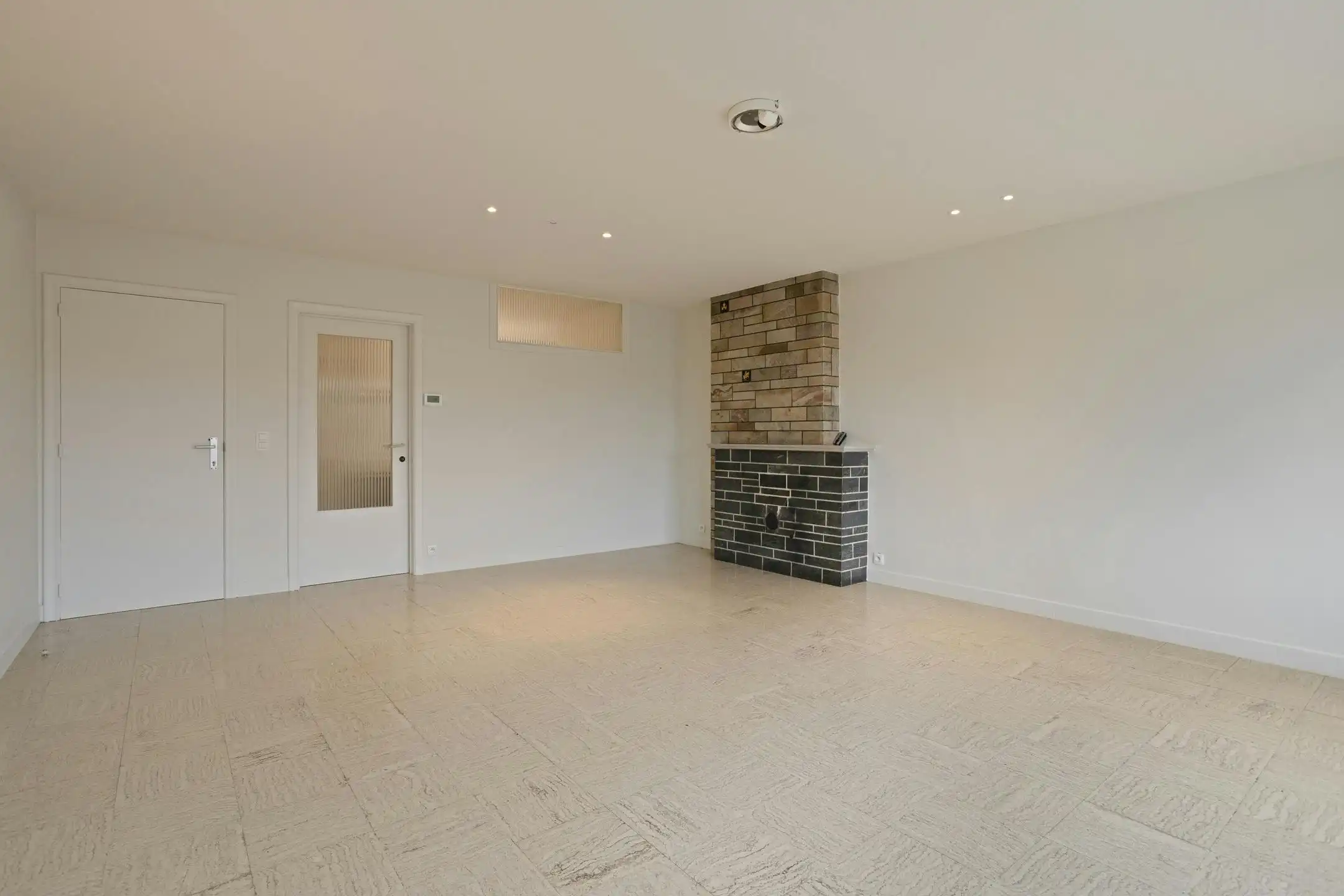 Bel-étage huis te koop met ruime garage en zicht op de vaart foto 8