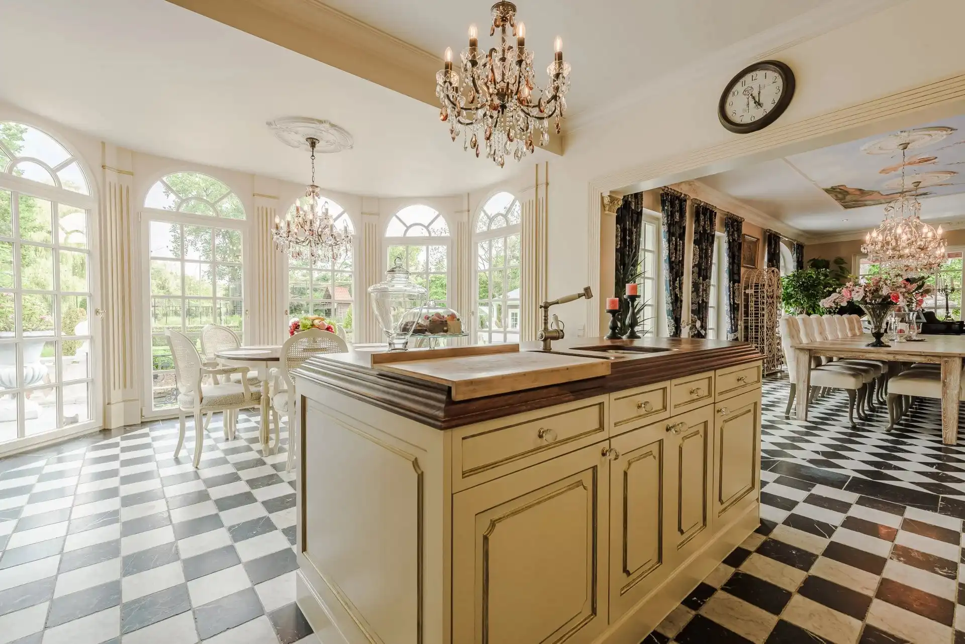 Prachtige luxueuze villa in Amerikaanse stijl met 4 slaapkamers en 2 badkamers. foto 8