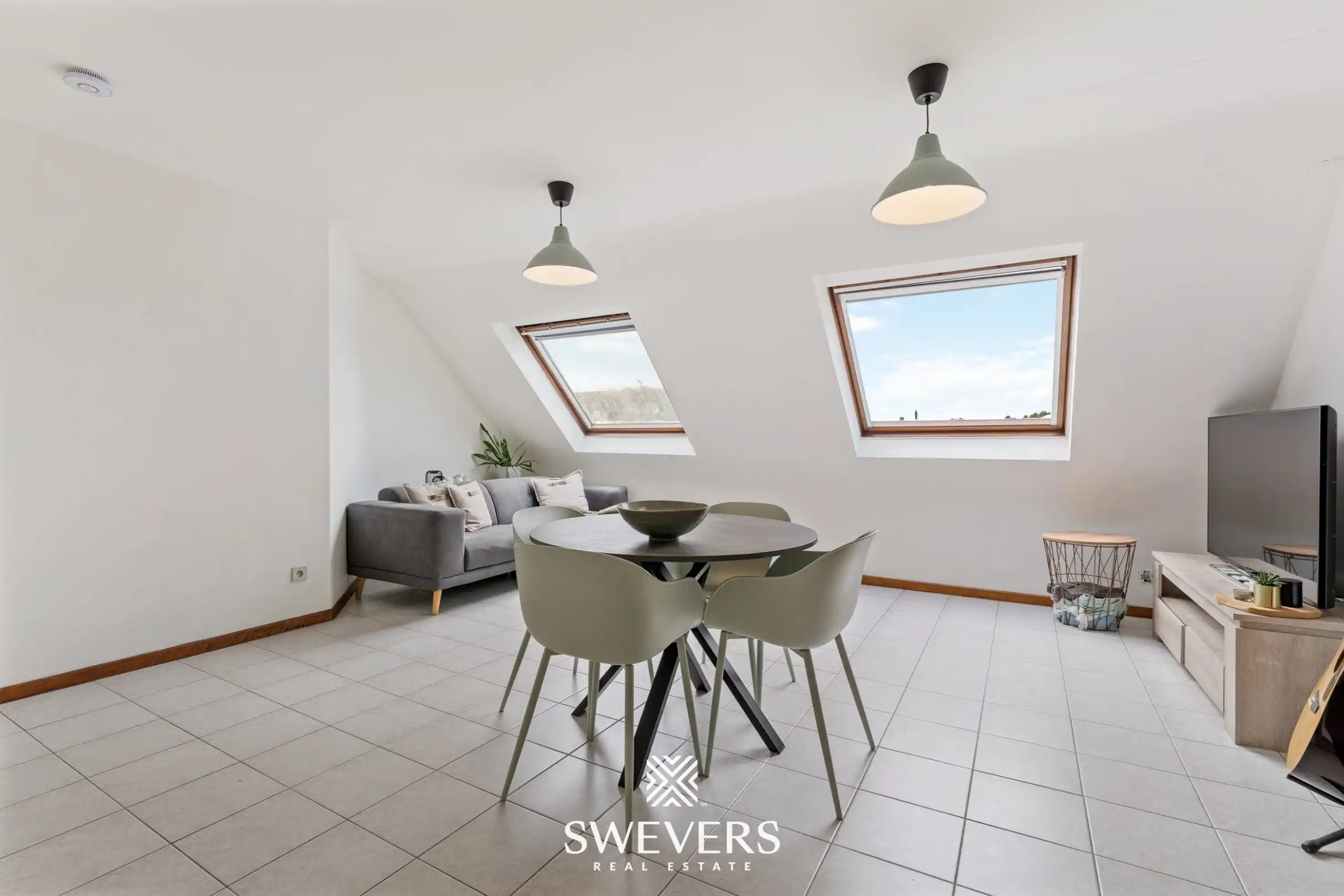 Instapklaar en lichtrijk 1-slaapkamerappartement op topligging in Houthalen centrum foto 2