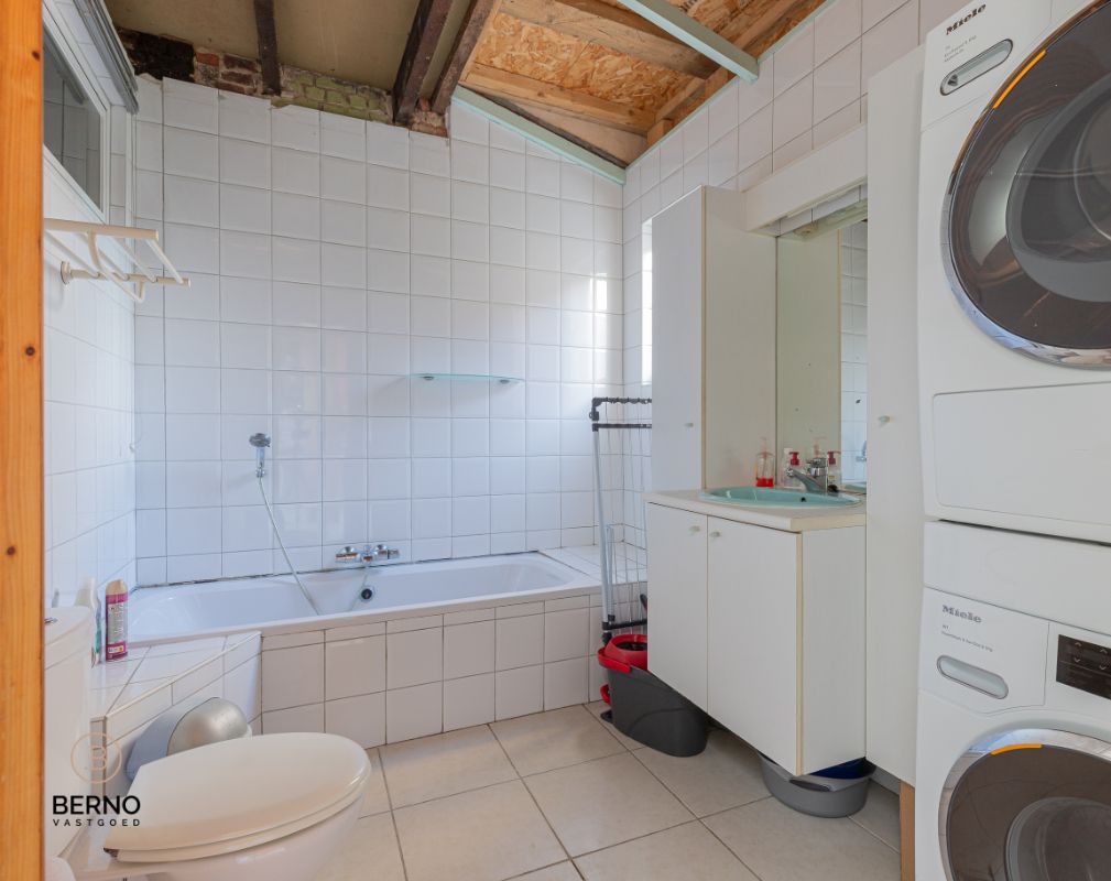 Woning met tuin en zij-ingang foto 14