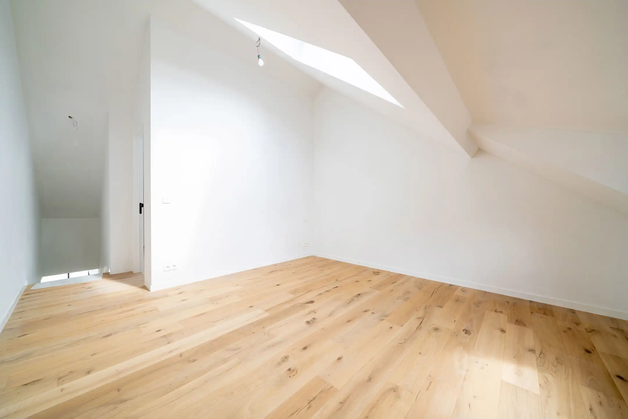 Hoogwaardig afgewerkte vernieuwbouwwoning in rustig straatje foto 14