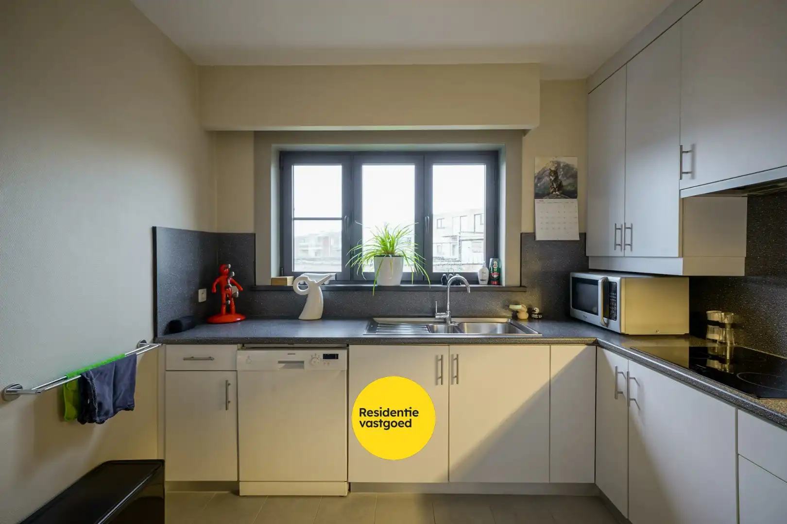 Ruime bel-étage woning met tuin en garage op rustige ligging te Bredene foto 16