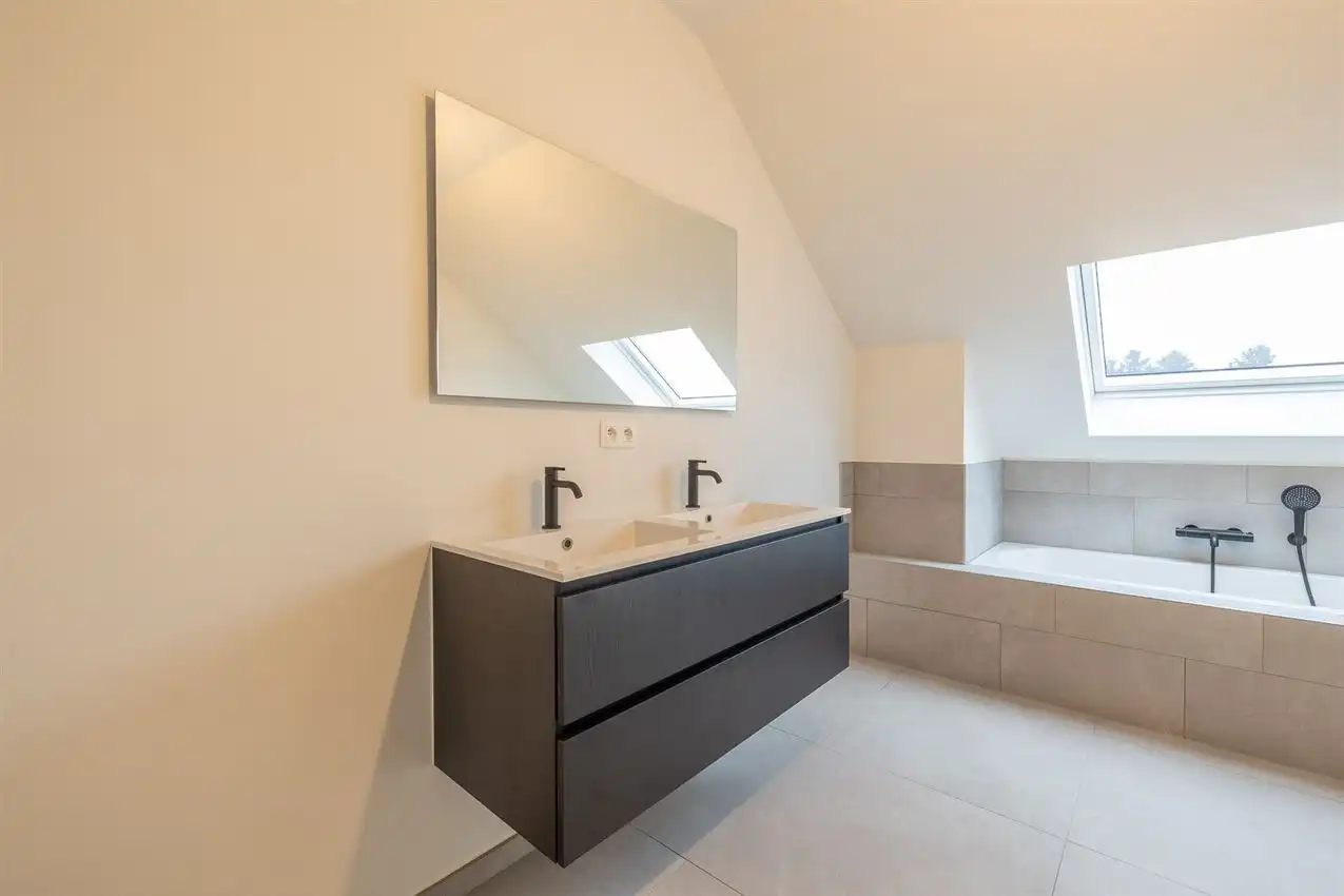 Instapklare nieuwbouwwoning op ruim perceel met 3 slk foto 21