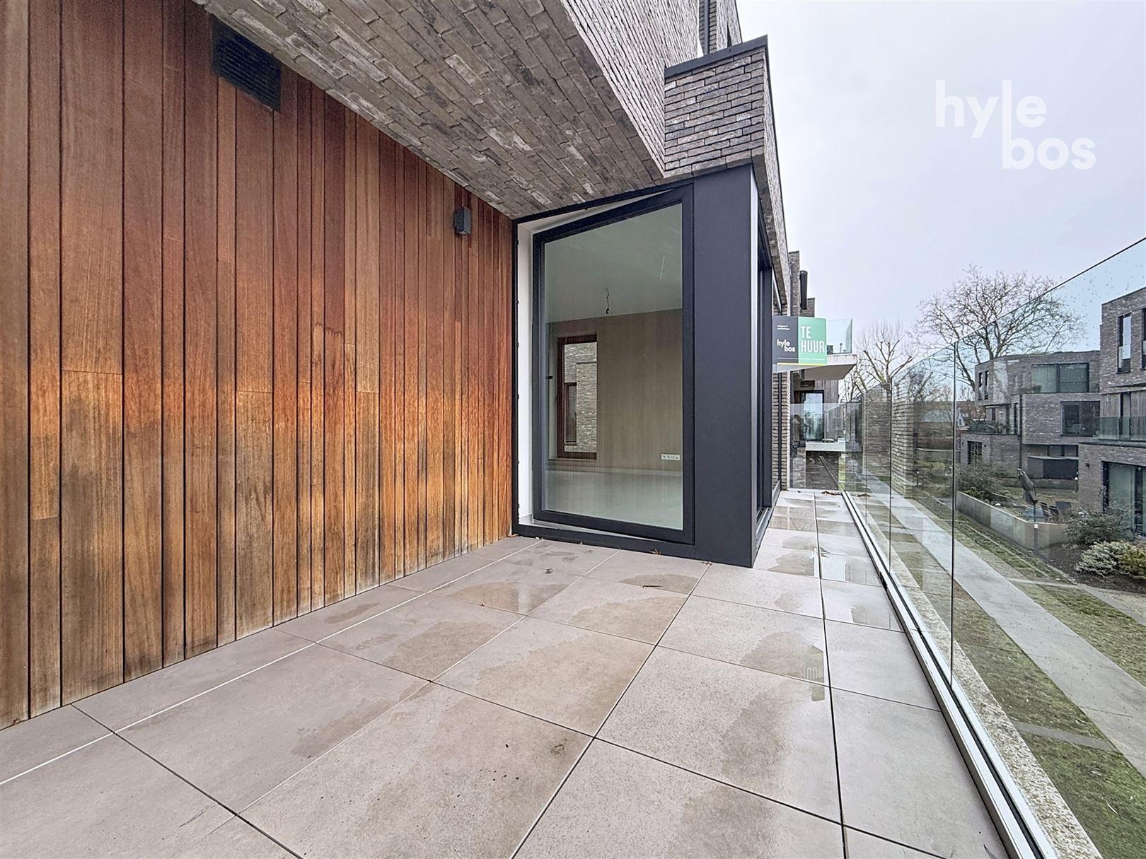 Instapklaar 2 slaapkamer appartement met garage foto 15