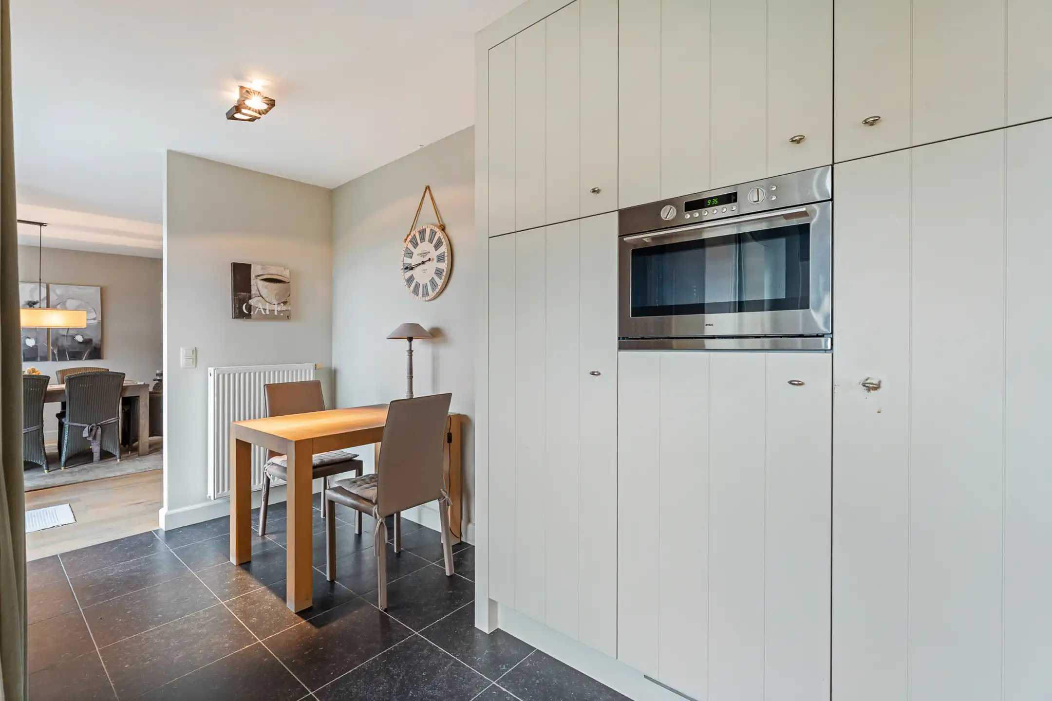 Luxe appartement van ca. 150m² met 3 slpk, 2 badk en garage. foto 8
