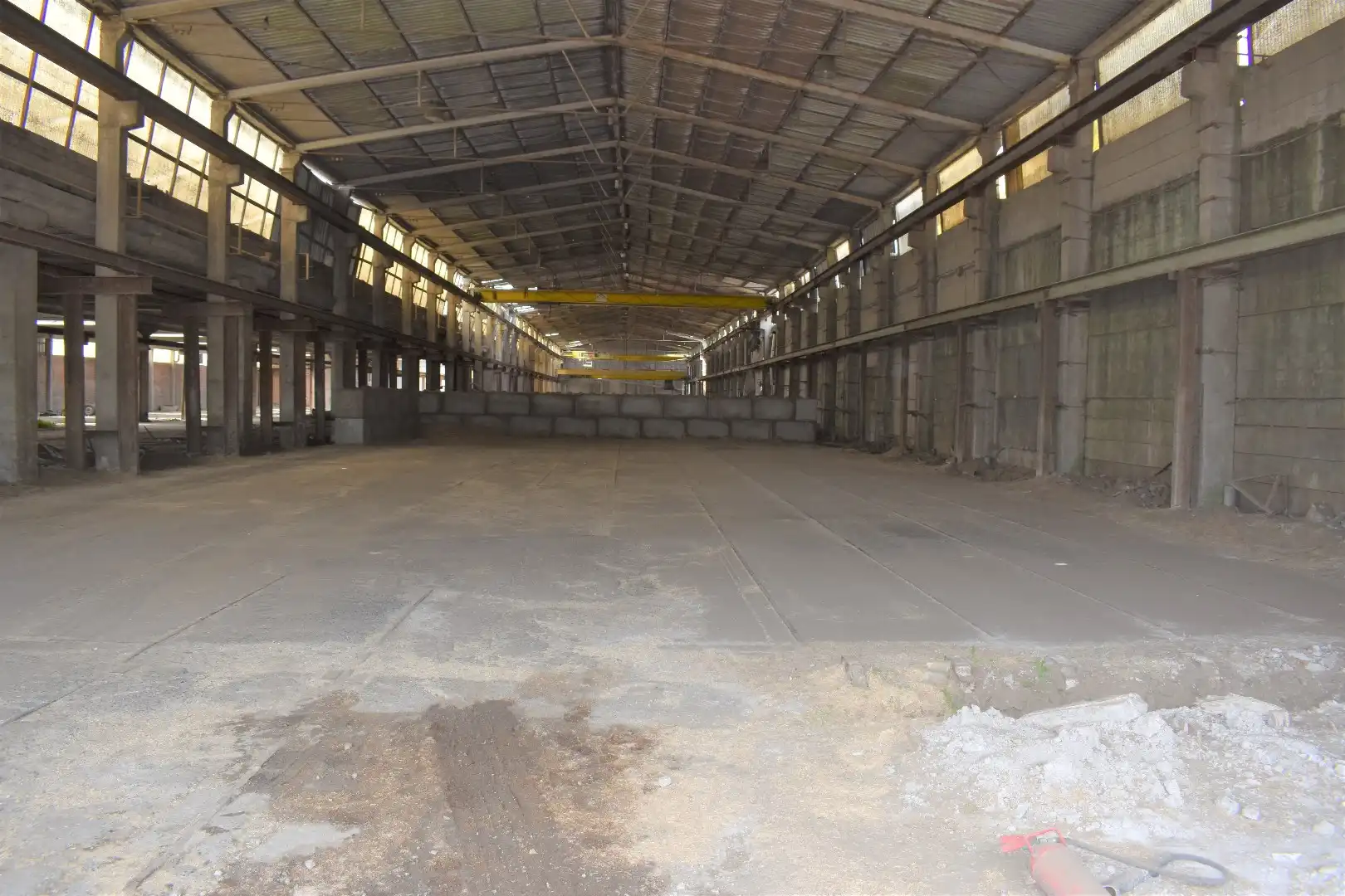 TE HUUR opslagruimte en buitenterreinen te Sint-Eloois-Vijve. foto 5