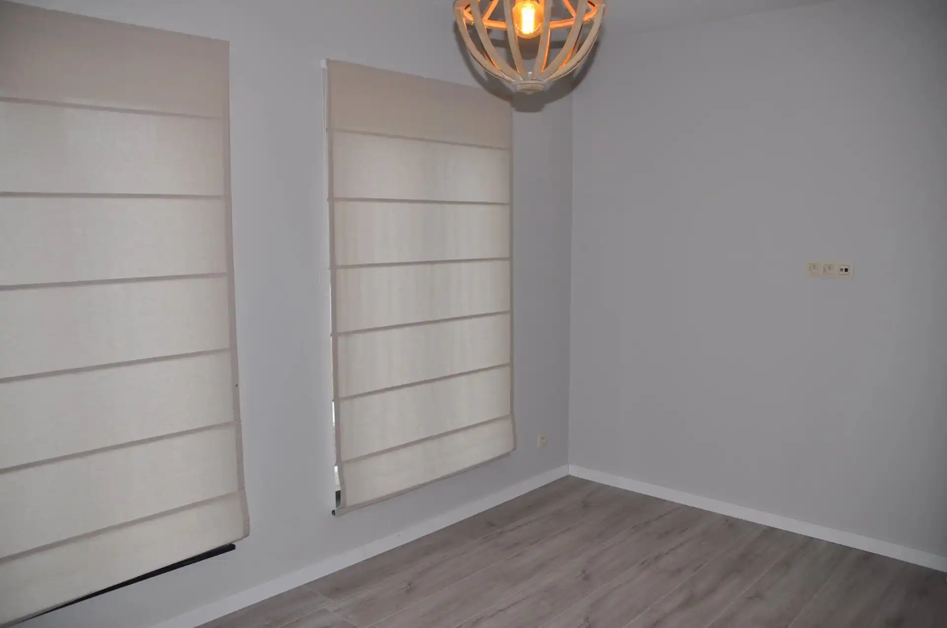 TIJDLOZE GERENOVEERDE WONING MET 2 SLPK’S IN RUSTIGE BUURT IN VELDWEZELT foto 20