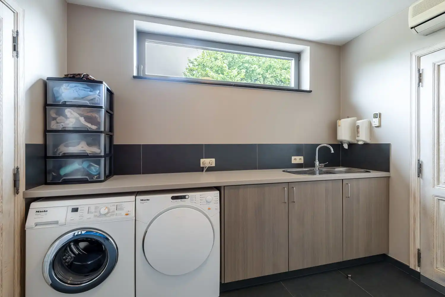 Unieke vastgoedopportuniteit! Ruim bedrijfscomplex met 2 appartementen en exclusief penthouse op 46a 55ca! foto 96