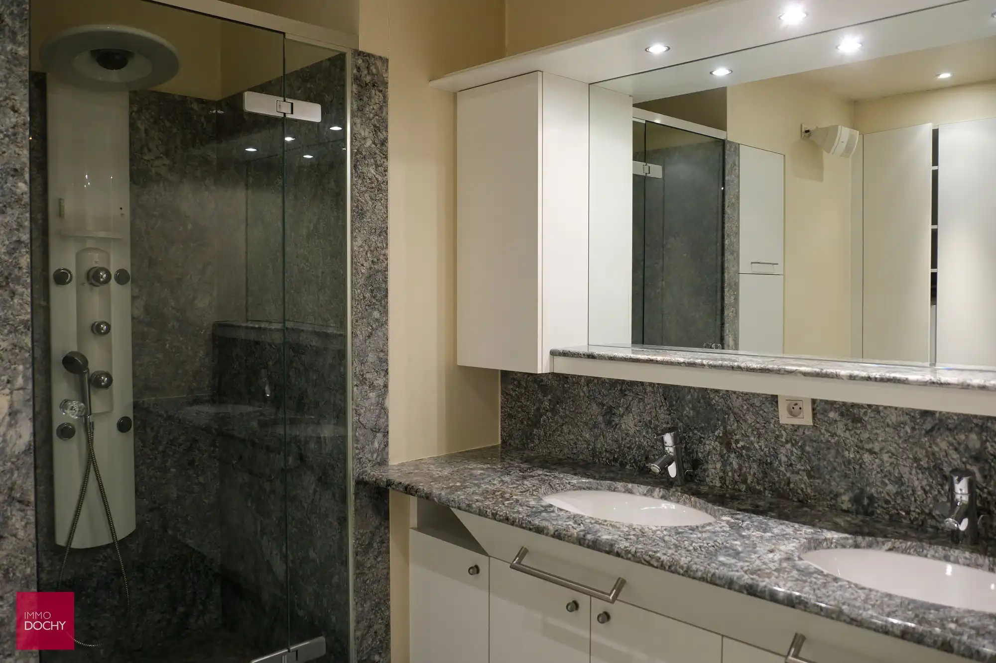 Ruim en standingvol ingericht appartement | Stormestraat foto 9