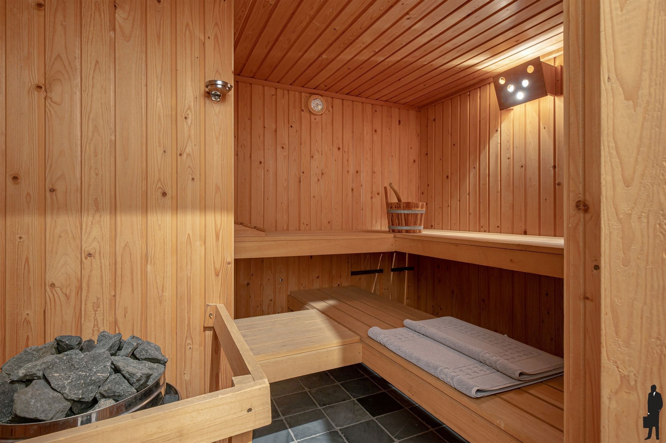 Een parel in een rustige, groene omgeving te Essen met 6 slaapkamers, buitenzwembad en sauna foto 15
