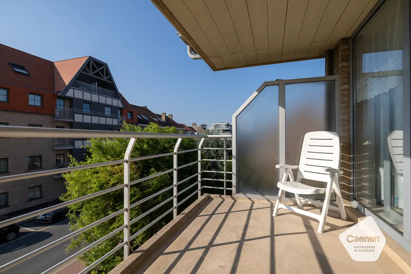 Ruim woonappartement in goede staat foto 29