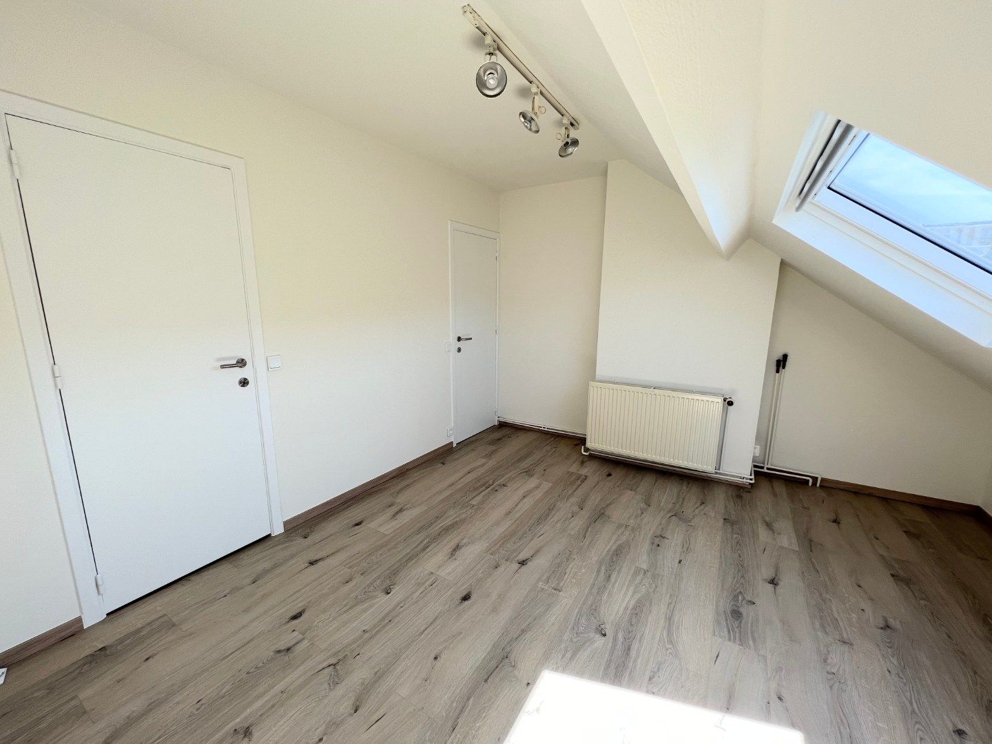 GERENOVEERDE STADSWONING IN CENTRUM IEPER MET 3 SLPKS EN ZONNIG TERRAS foto 13