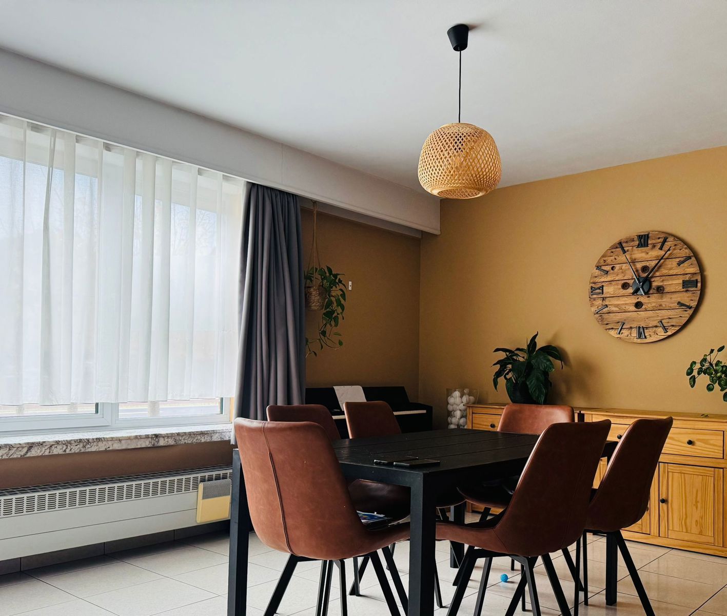 Gelijkvloers 3 slaapkamer appartement met grote garage. foto 7