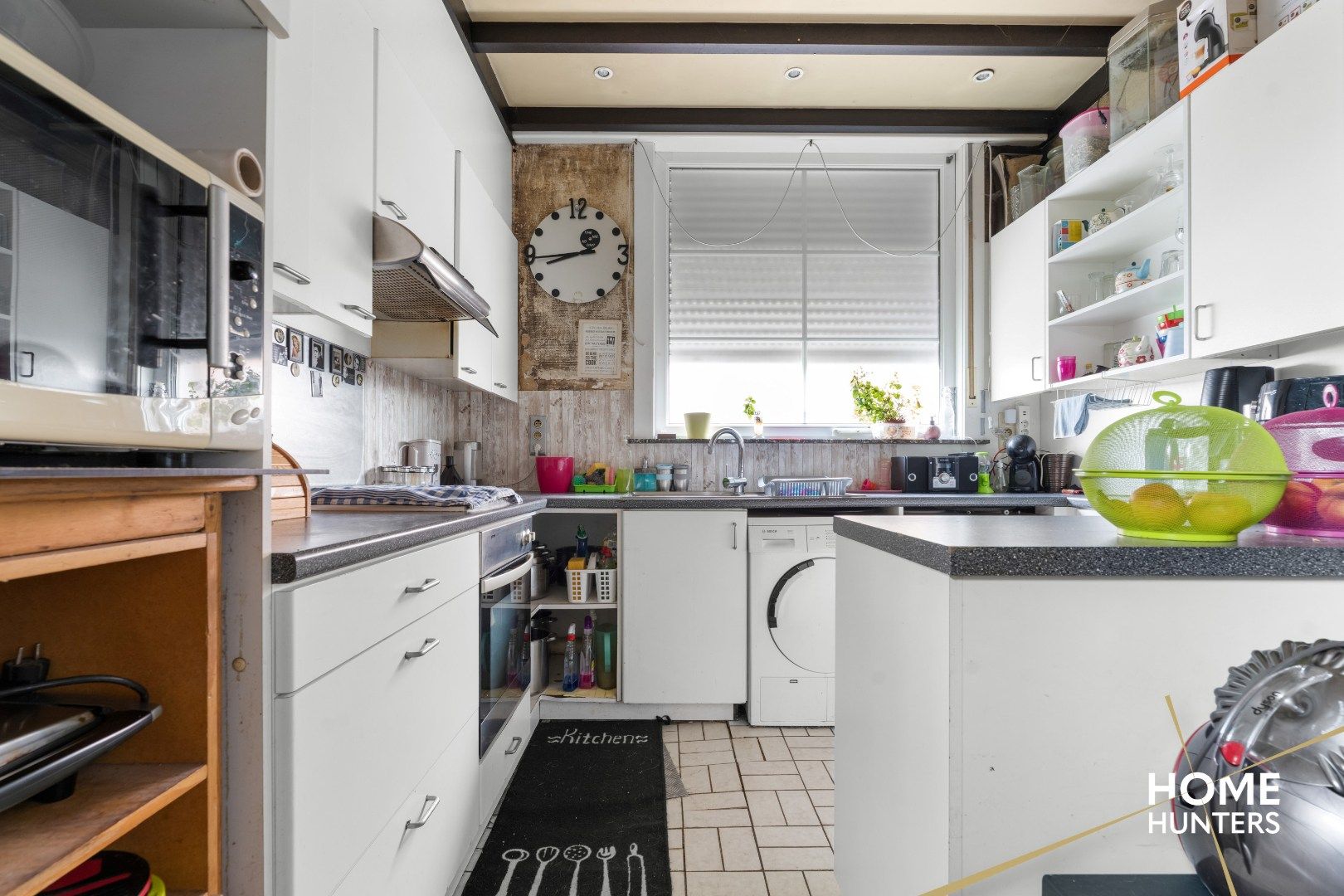 Te renoveren halfopen woning met 3 slaapkamers op 553 m² foto 6