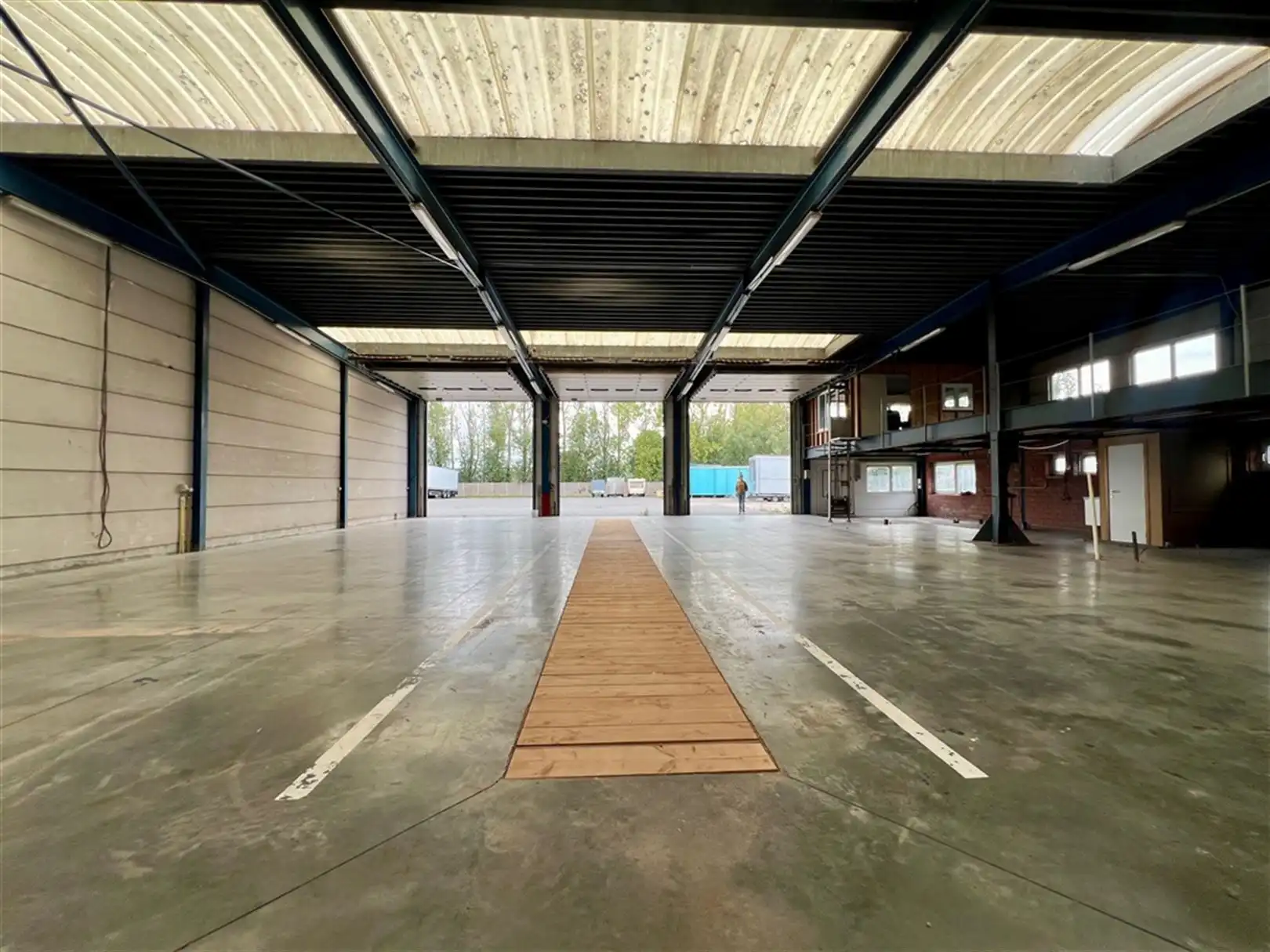 Magazijn te huur op toplocatie in Oostende foto 6