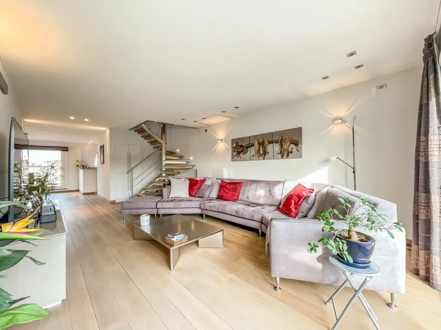 Gemeubeld duplex dakapp. met circa 16 m² terras gelegen in de P. Parmentierlaan op wandelafstand van het Rubensplein en de Zeedijk. foto 5