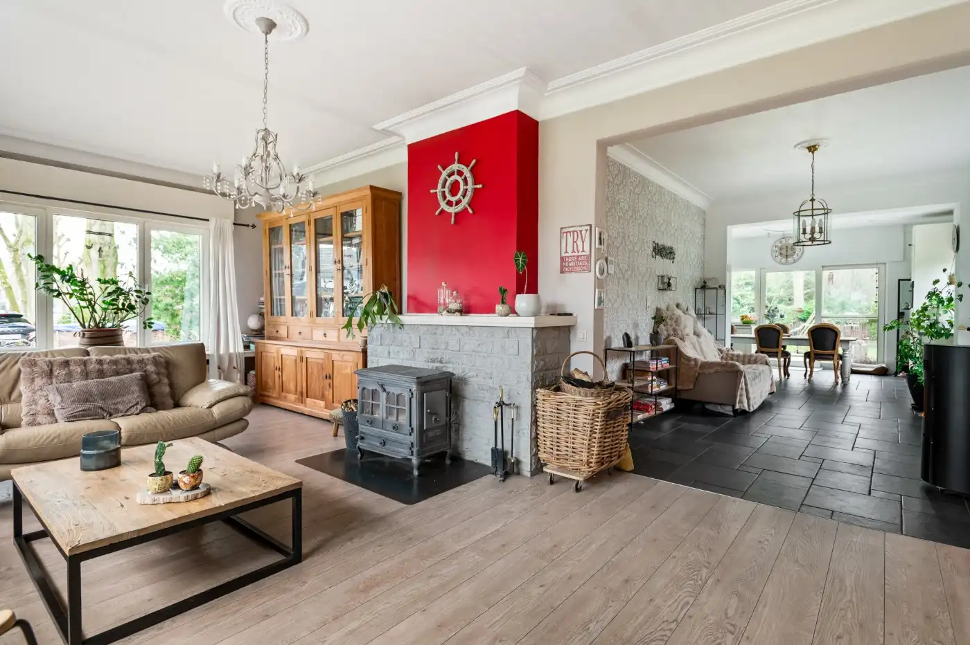 Ruime, instapklare, vrijstaande woning met 5 slpk., grote tuin en praktijkruimte foto 4