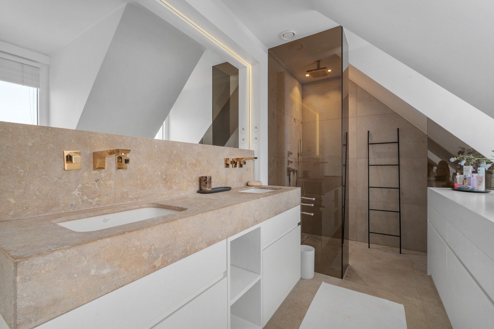 Prachtig penthouse met unieke zonneterrassen gelegen in het centrum van Knokke, op wandelafstand van de zee en de winkels. foto 19