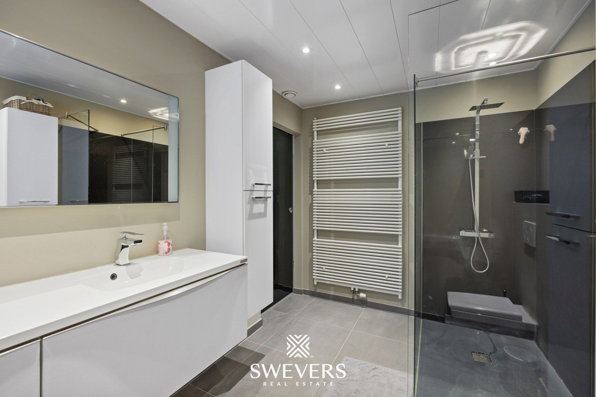 Recente instapklare moderne gezinswoning in Leopoldsburg foto 15