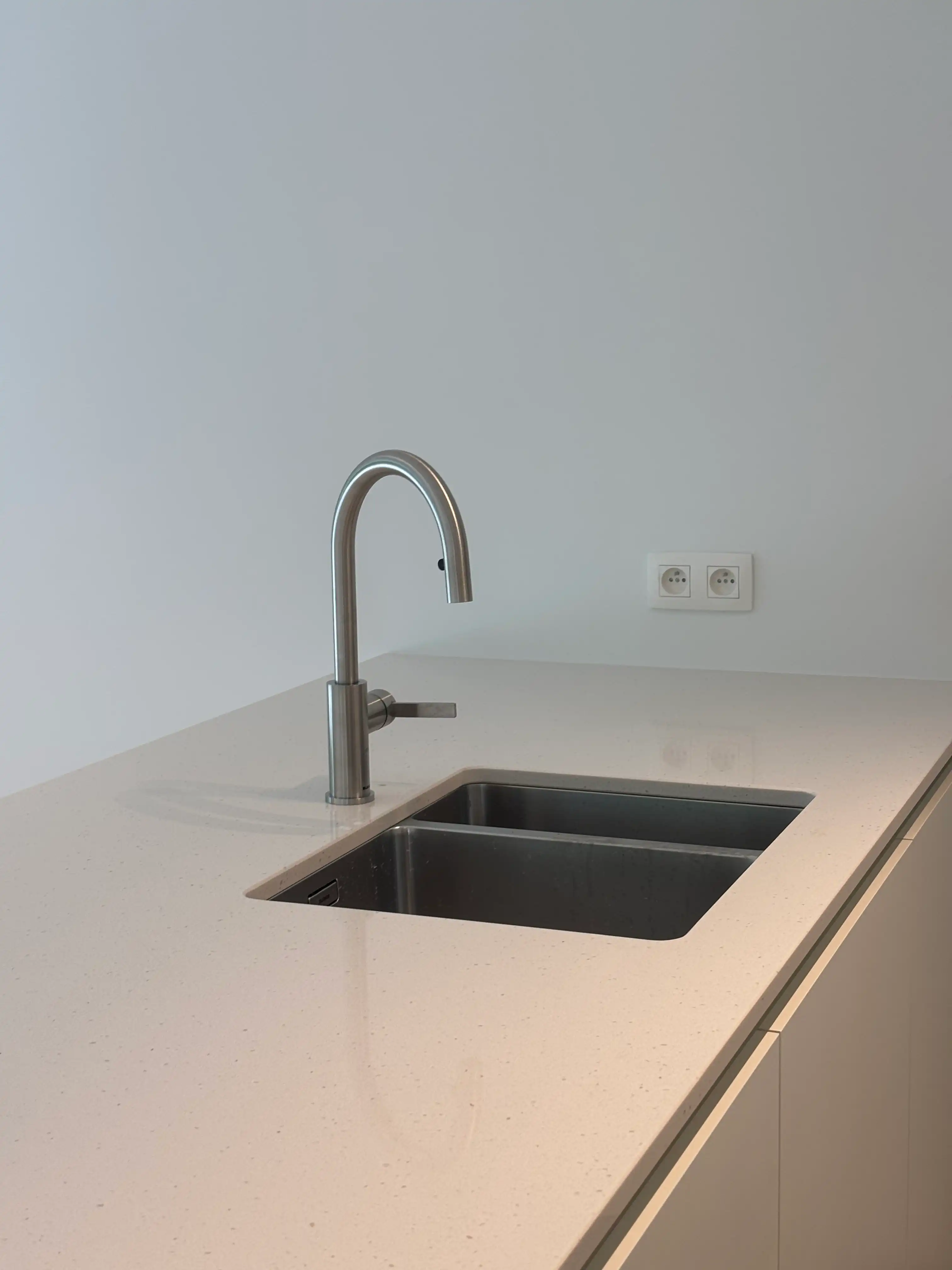 LUXUEUS NIEUWBOUWAPPARTEMENT MET SLAAPKAMER, BUREAU EN RUIM TERRAS foto 14