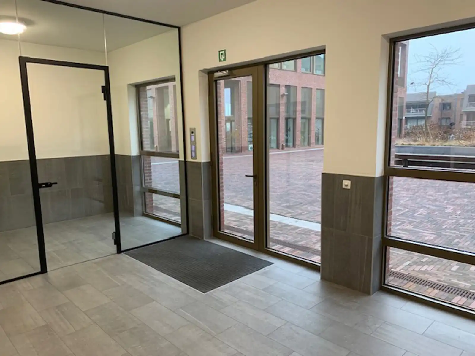 Centraal gelegen tweeslaapkamer appartement met groot terras foto 16