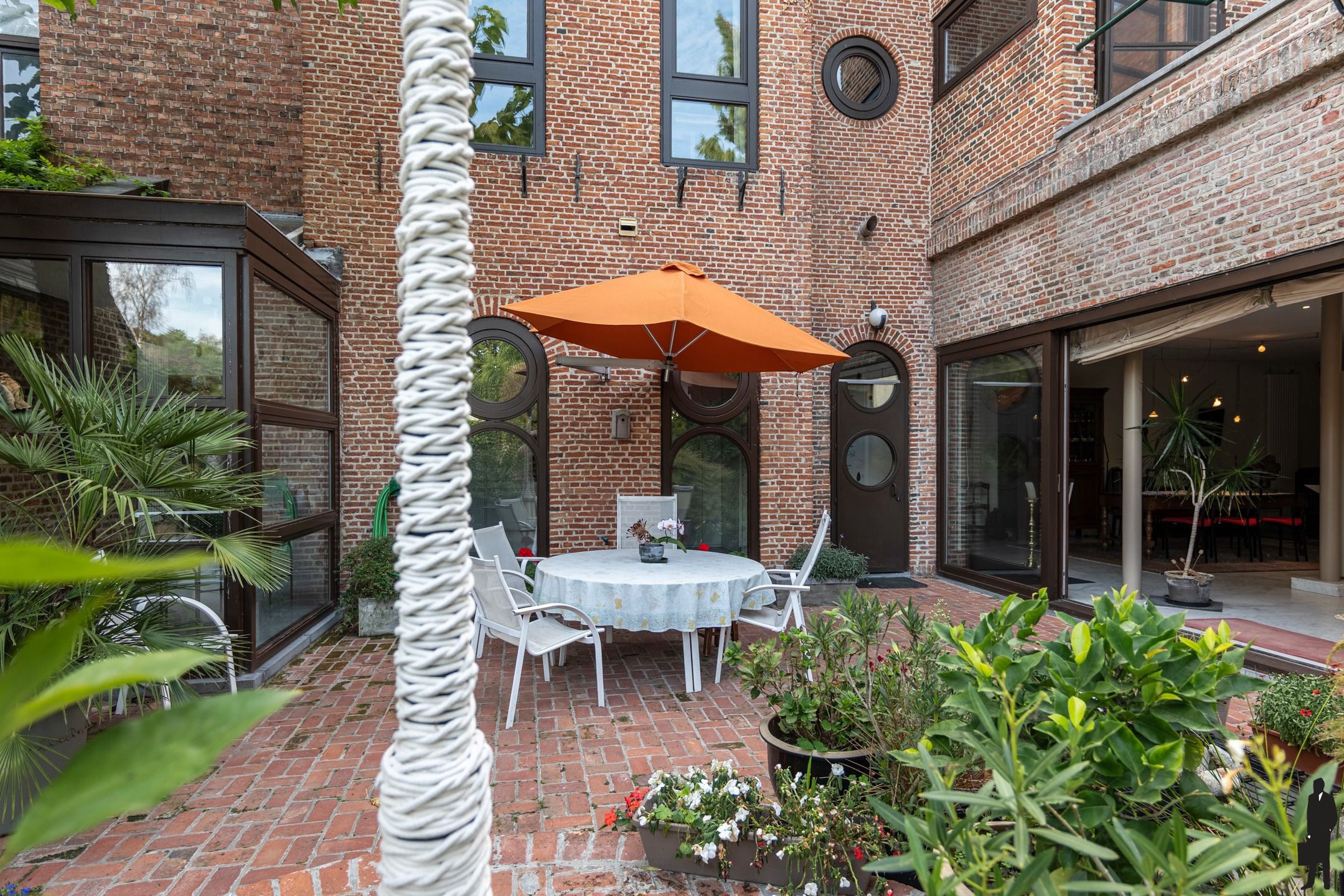 Statig herenhuis met 6 slks, 2 bdks, dubbele garage  foto 28