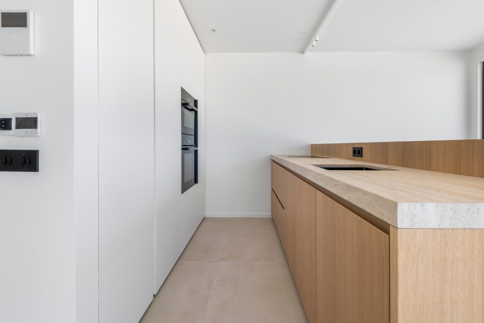 Nieuw, uitzonderlijk hoekappartement met frontaal zeezicht. INCLUSIEF inpandige garagebox.  foto 8