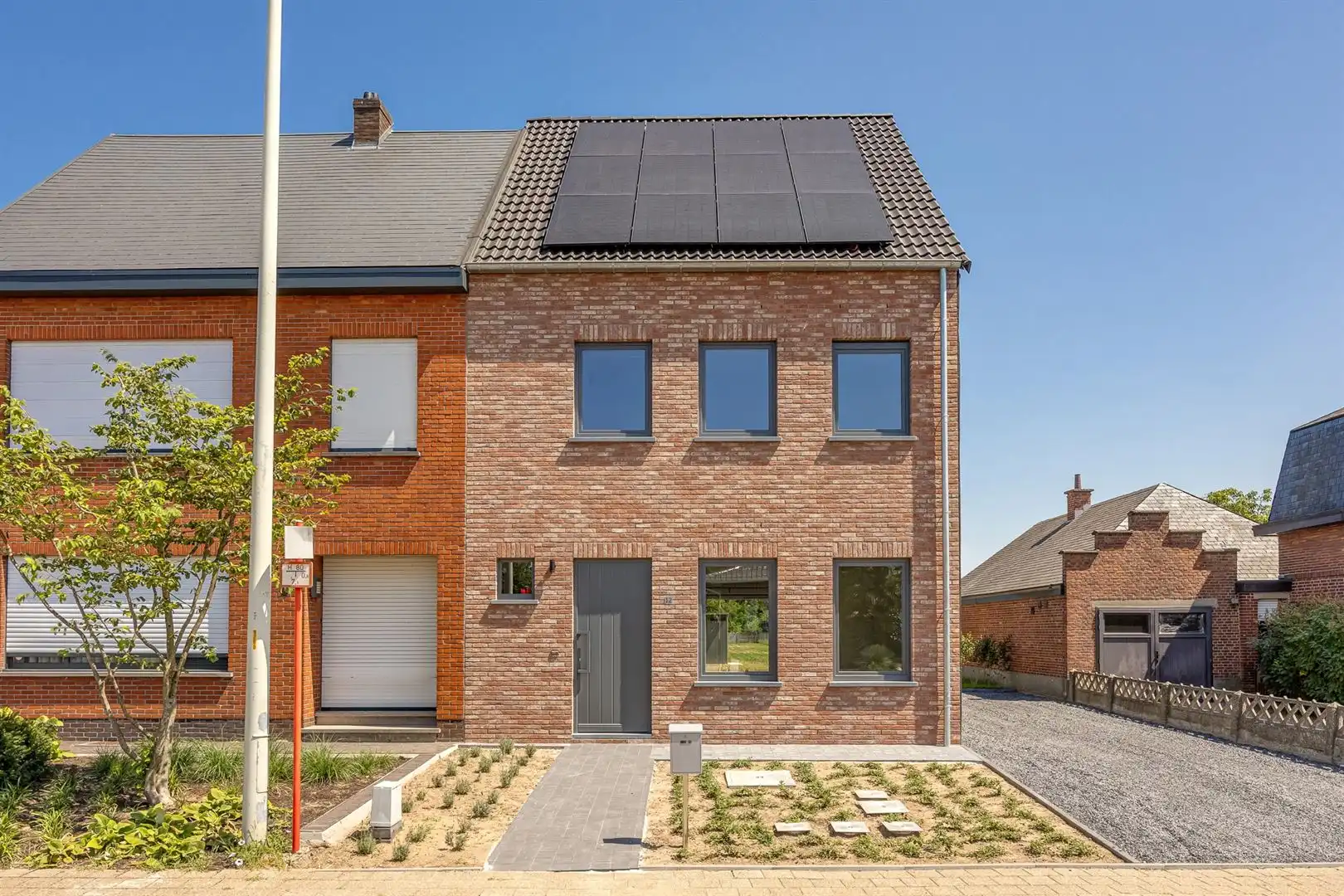 Recente nieuwbouwwoning met grote, zonnige tuin  foto 30