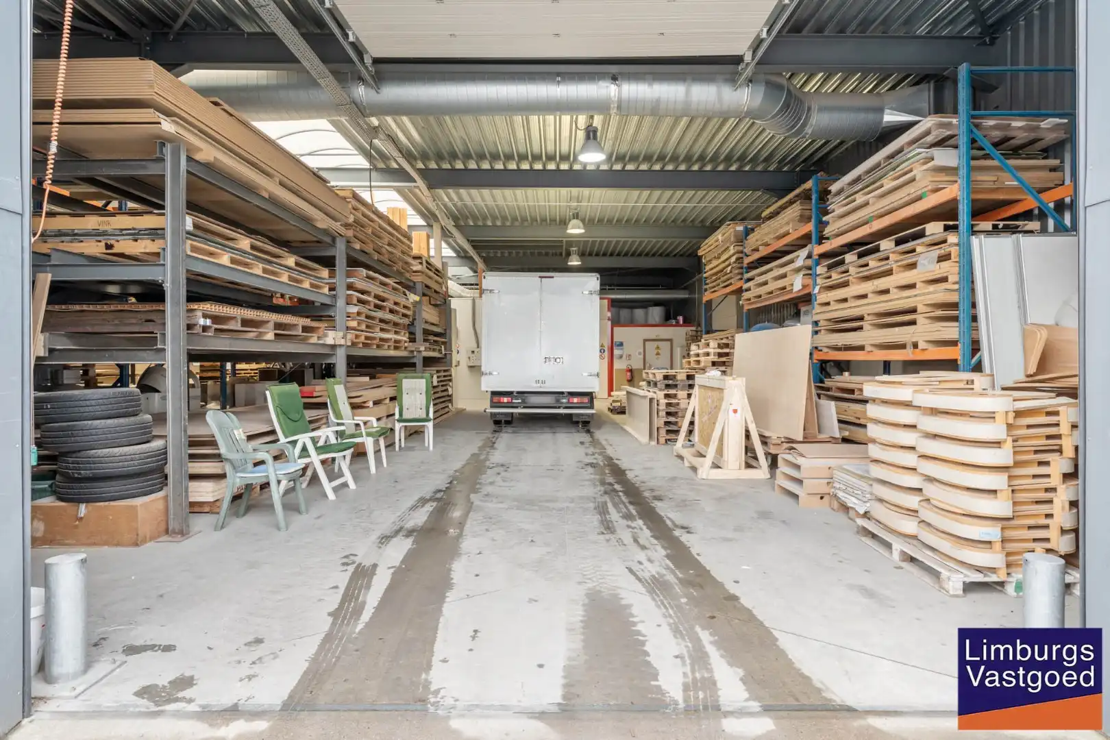 Industrieel gebouw,1.696m², met kantoren 120m² + appartement 120m², Genk-Zuid foto 9