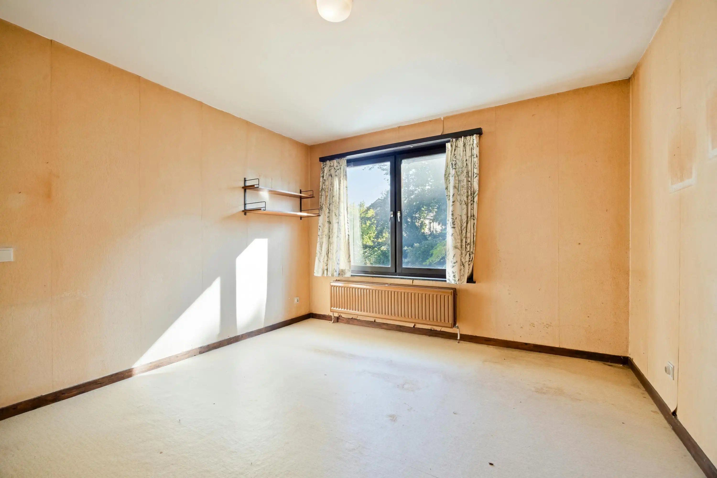 Goed gelegen, te renoveren huis te koop in Lichtaart foto 21