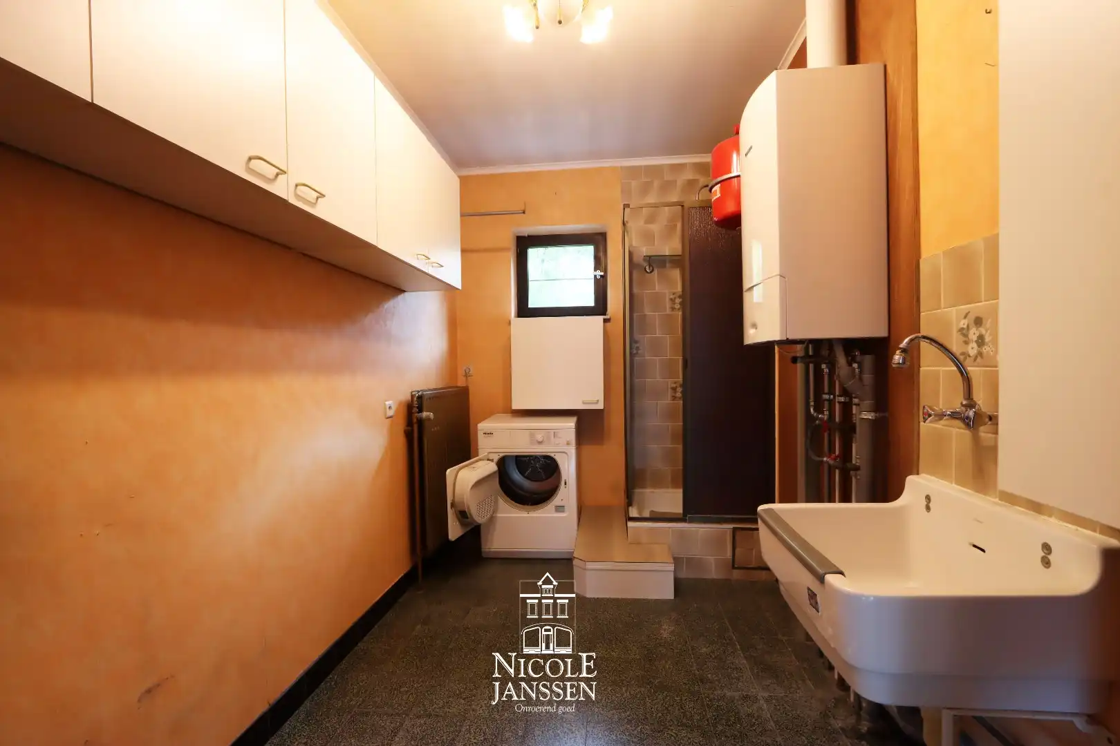 Ruime gezinswoning met studio foto 11