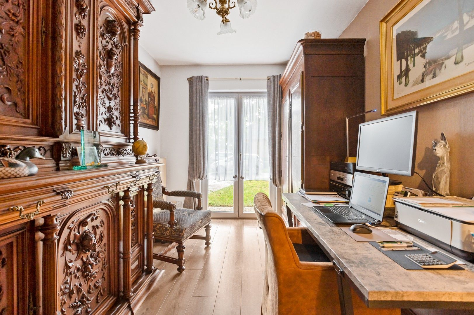 Knappe laagbouwwoning en groot bijgebouw met tuin en zwembad foto 9