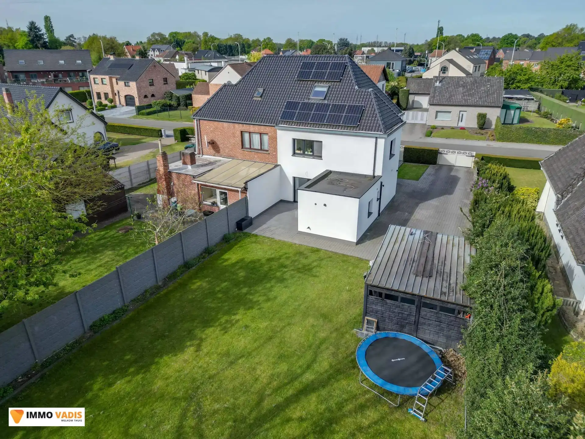 Ruime halfopen bebouwing met drie slaapkamers en tuin foto 18