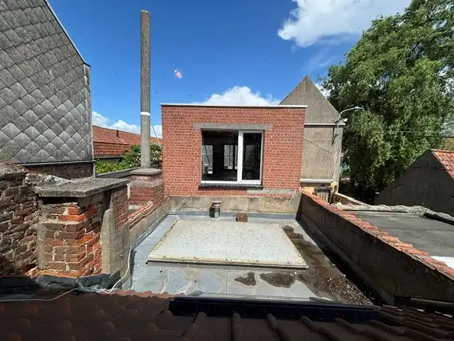 Centraal gelegen  te moderniseren huisje met 2 slaapkamers , overdekt terrasje en klein ateliertje. foto 5