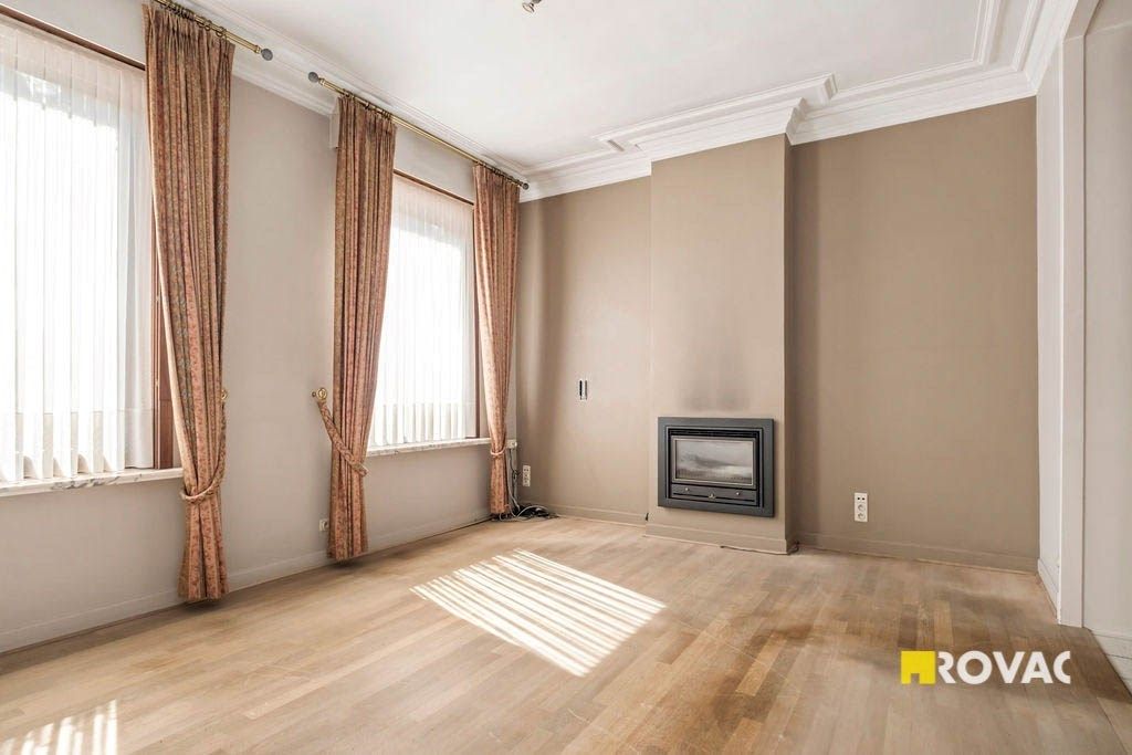 Zeer ruime woning met handelsmogelijkheden foto 6