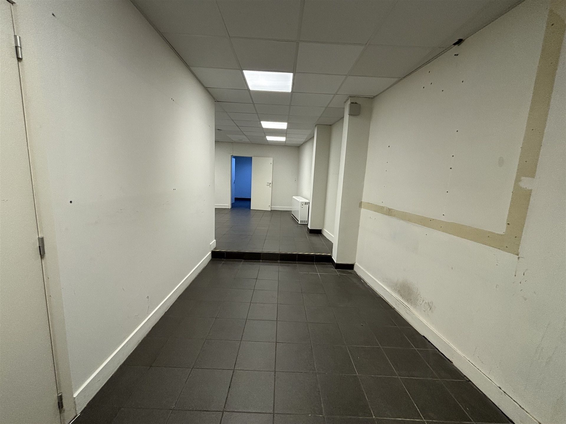 Handelsgelijksvloer in het centrum van Vilvoorde. foto 4