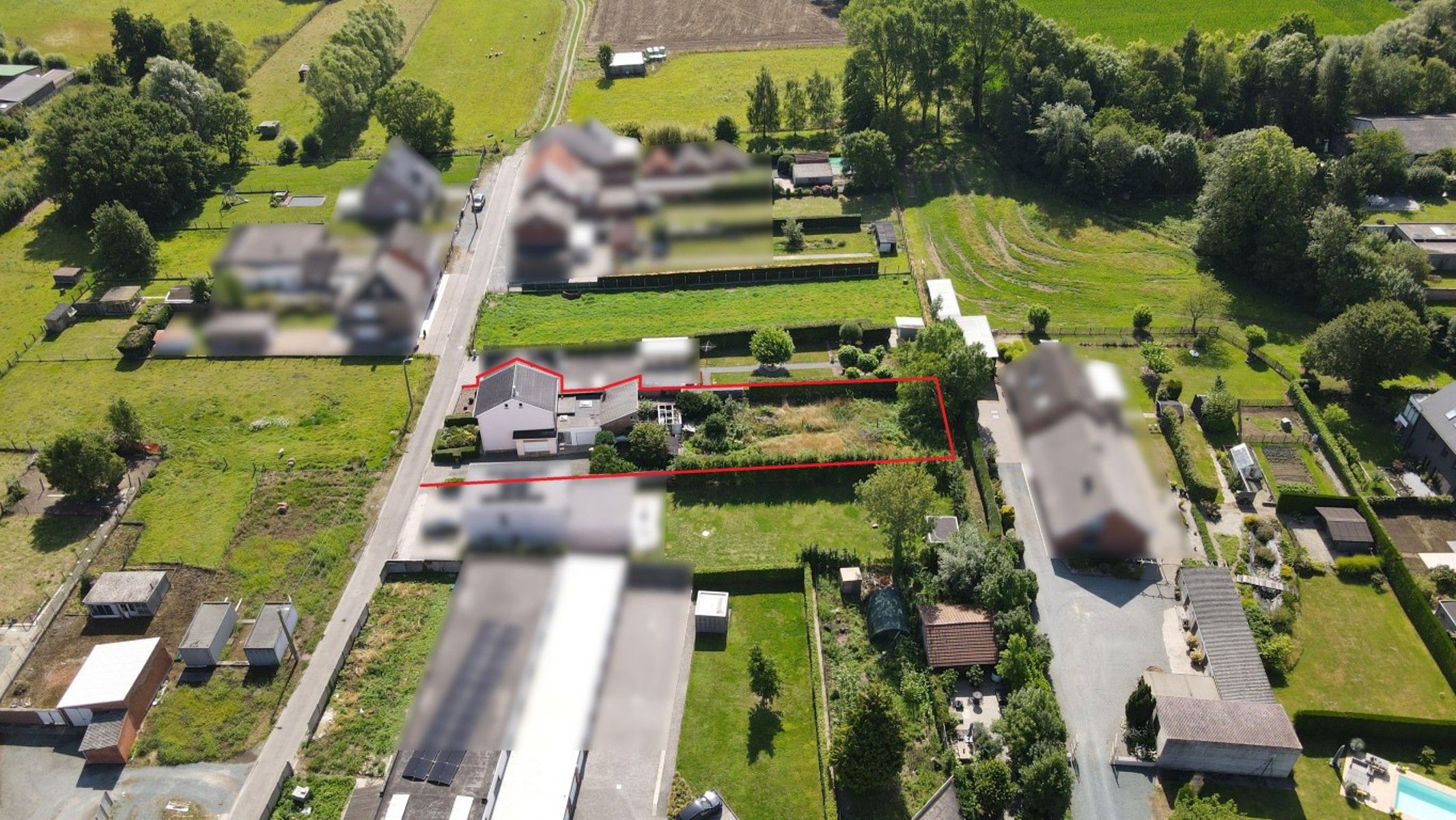 Gezinswoning met grote tuin in groene omgeving foto 21
