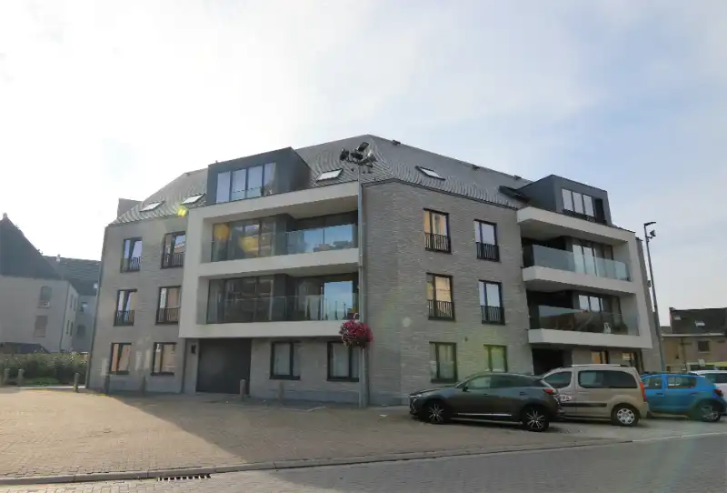 Appartement met 2 slaapkamers, terras en autostaanplaats te Boortmeerbeek. foto {{pictureIndex}}