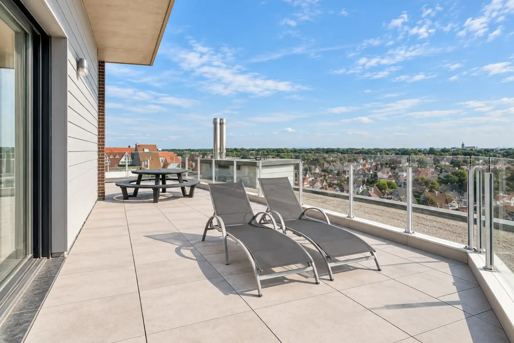 Duplex-penthouse met uniek zonneterras in het Zoute foto {{pictureIndex}}