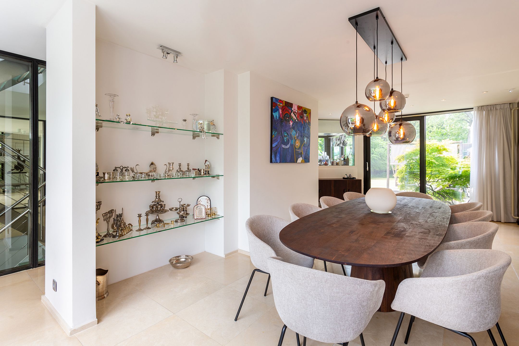 Topgelegen architectenwoning met ruim tuin en binnenzwembad. foto 11