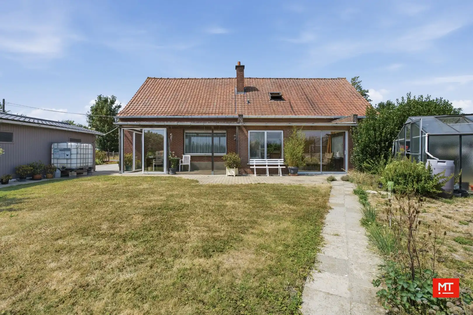 Te renoveren alleenstaande woning op een landelijke locatie in Wijtschate foto 8