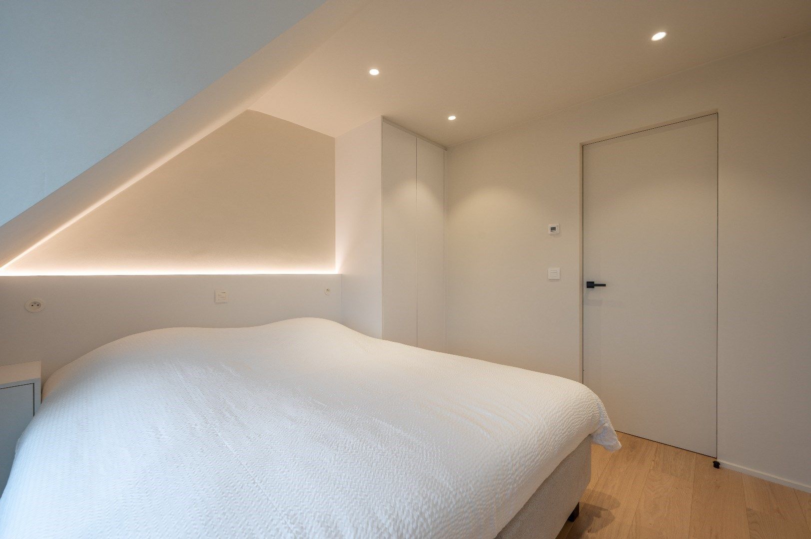 Luxueus afgewerkt duplex dakapp. met open zicht over de villa's van het Zoute, gelegen in het centrum van Knokke. Garage te koop foto 25