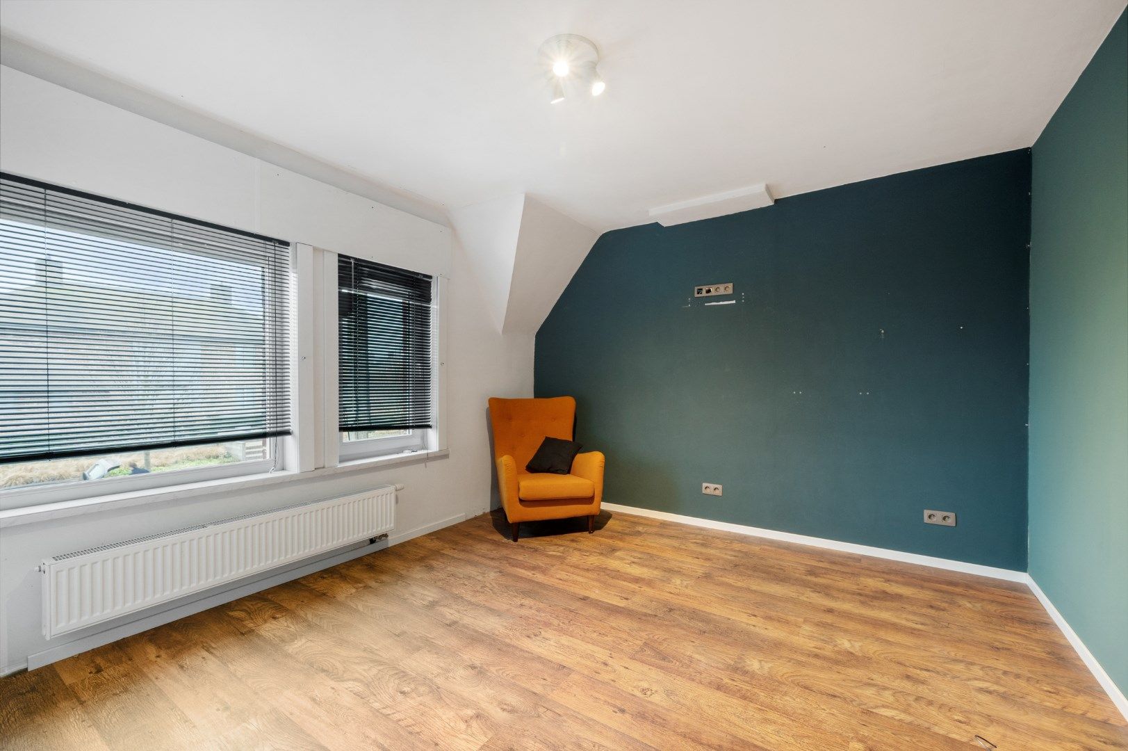 GOED ONDERHOUDEN HOB MET 3SLPKS, 2 BADKAMERS EN PRACHTIGE UITGESTREKTE TUIN foto 12