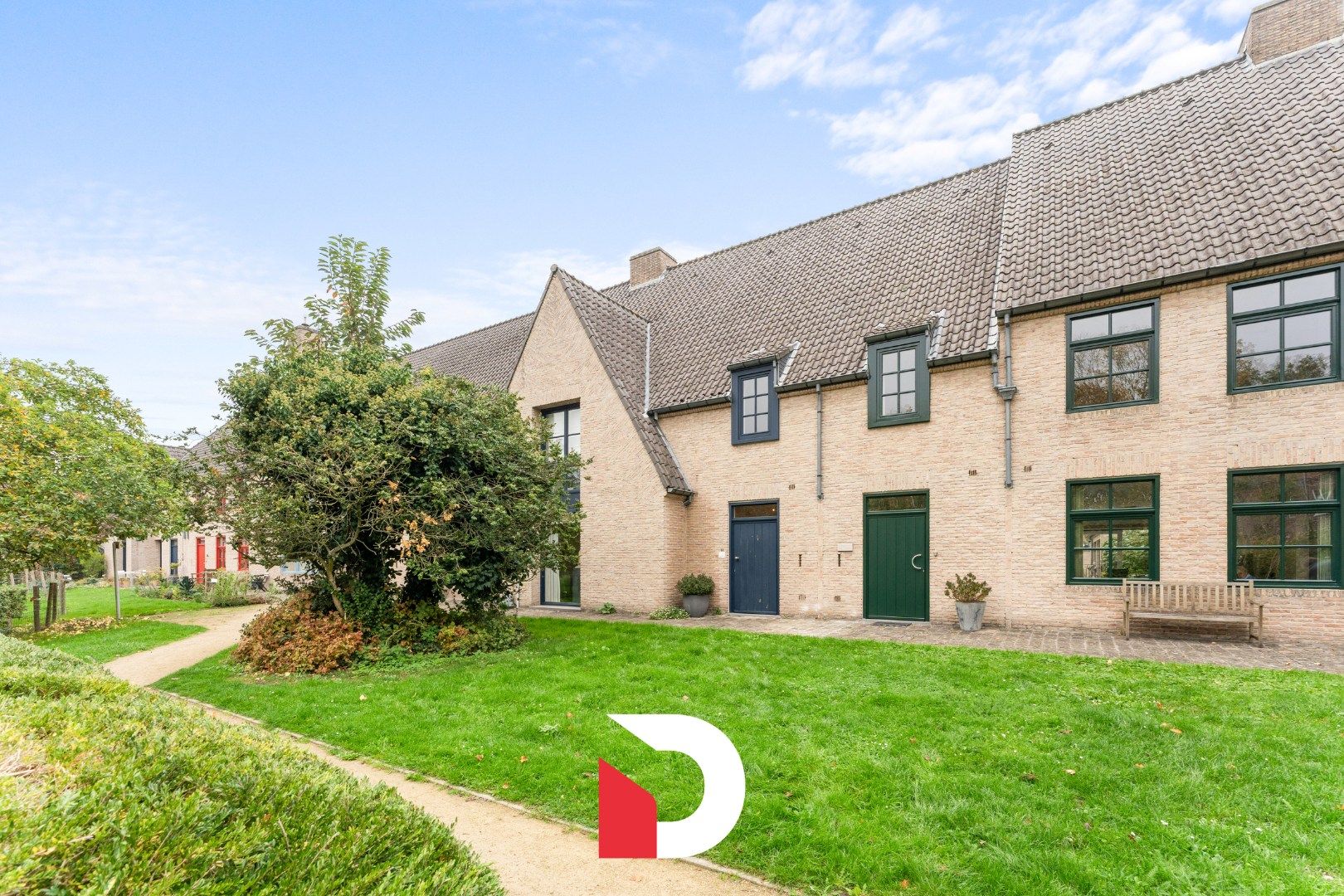 Ruime woning met garage gelegen in hartje Brugge foto {{pictureIndex}}