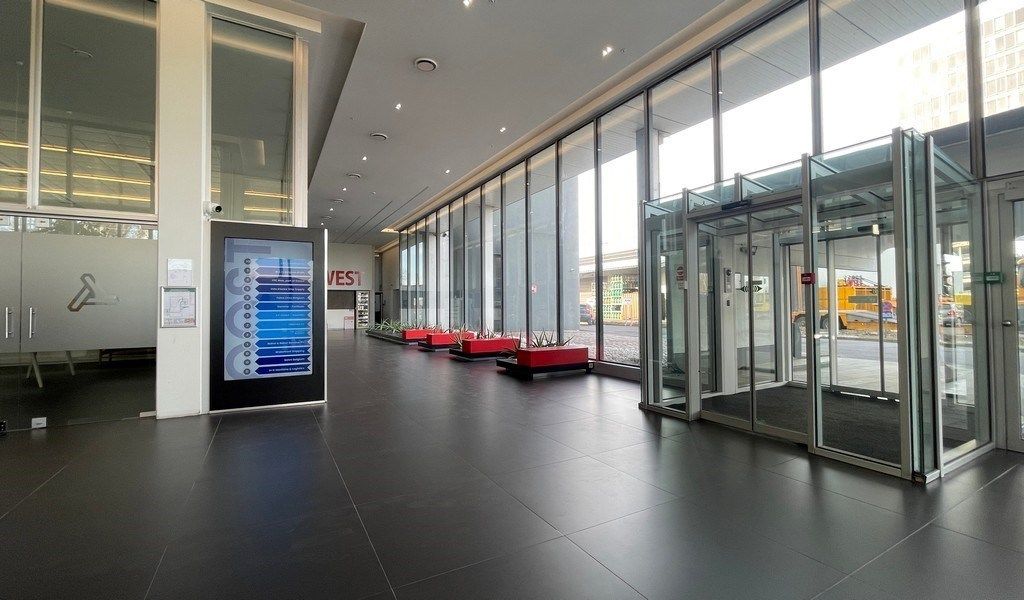 Vernieuwde kantoren te huur in Ahlers Building te Antwerpen foto 2