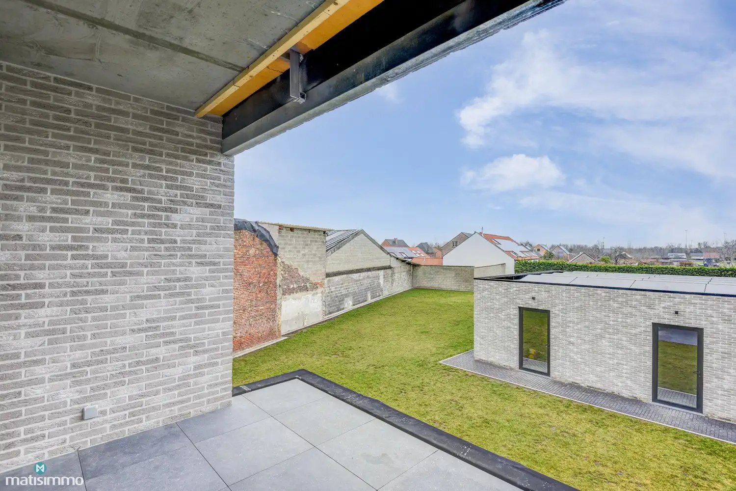 RUIM NIEUWBOUW APPARTEMENT MET 2 SLAAPKAMERS, OVERDEKT TERRAS, GARAGE, AUTOSTAANPLAATS EN KELDERBERGING TE BEVERST foto 21