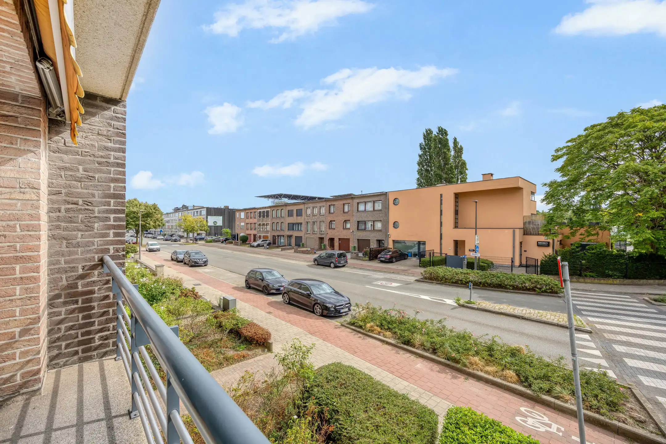 Mooi appartement op een 1v met 3 slaapkamers en terras en garage foto 3